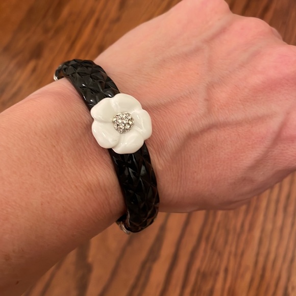 Black Enamel Bracelet with Flower - Picture 2 of 5